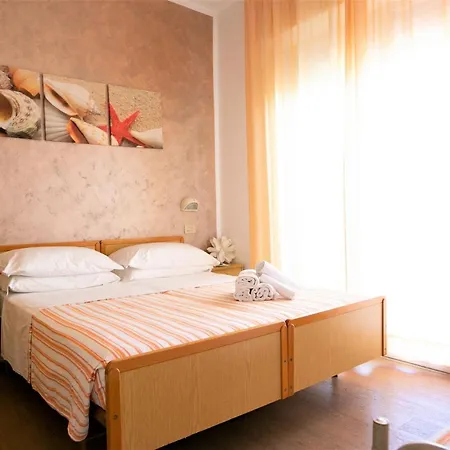Hotel Villa Gioiosa - Beach & Bistrot 2* Rimini