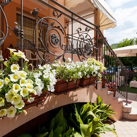 Hotel Gioiosa Beach&water Park 2*